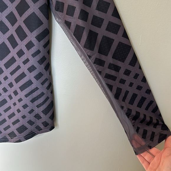 3/4 Zip Athletic Golf Top with Mesh sleeve detail Sz S - Picture 4 of 5